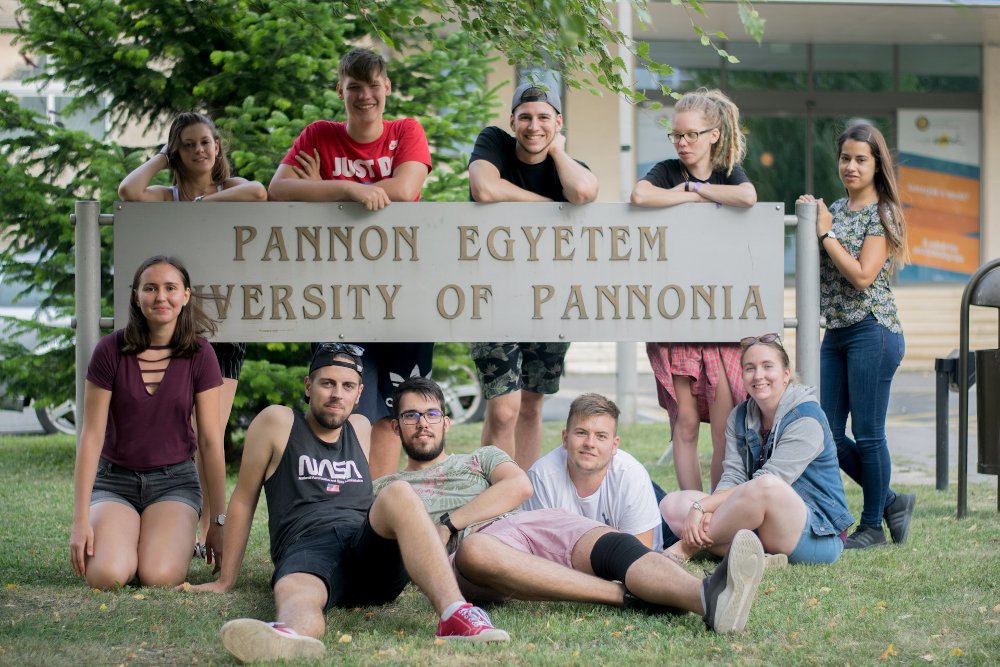 Pannon Egyetem diplomázó hallgatók